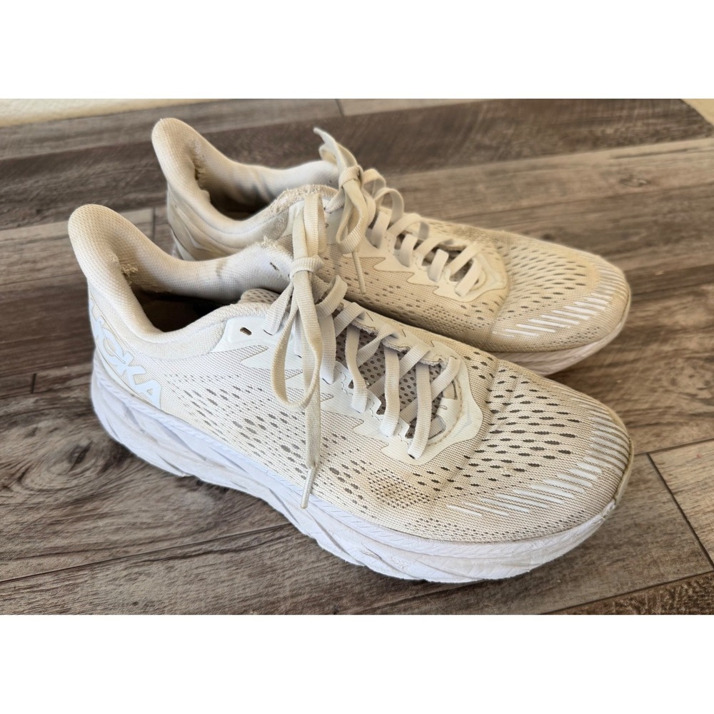 HOKA Clifton 8 Women's Size 7 Running Sneakers Fishing Camping Gardening Shoes